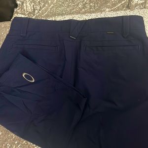 **BRAND NEW& NEVER BEEN WORN** Navy Blue w/ Grey Oakley stitching shorts